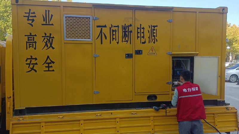 耿马柴油发电机组和UPS电源配合使用时，如何避免切换过程中的电力中断？